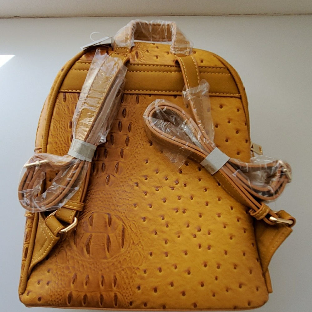 Ostrich Embossed BackPack/ Wallet Or Wrislet - Picture 2 of 8